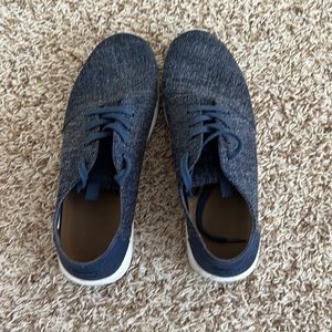 TOMS lace up sneakers